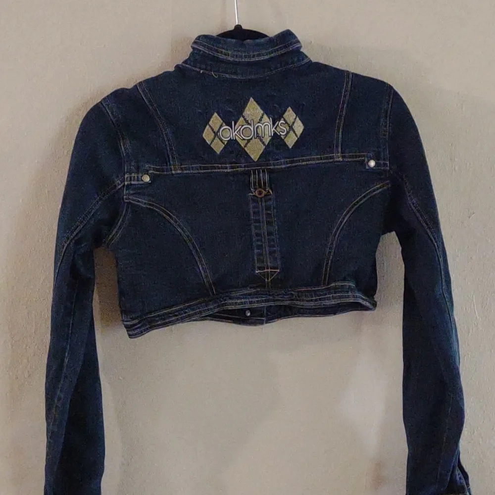 Girl's‎ akdmks cropped denim jacket with long sleeves Size Medium